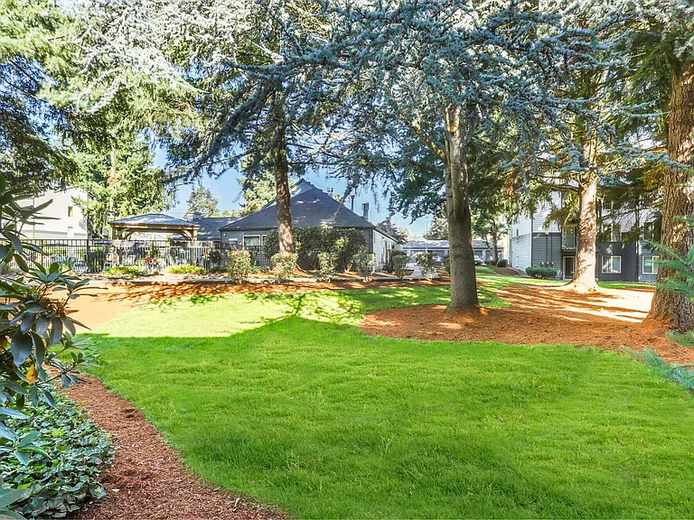 Silver Oak Apartments — Photo 22