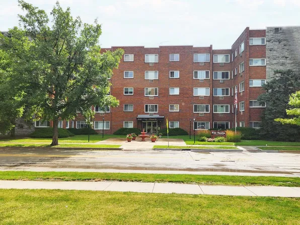 222 Madison St Unit 211, Joliet, IL 60435