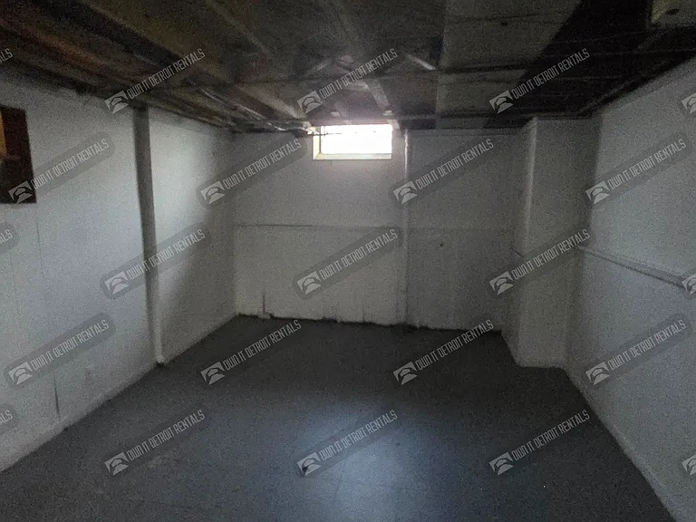 16092 Coram St — Photo 21