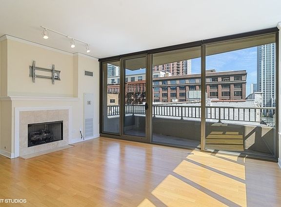3rd image of 200 N Jefferson St APT 506