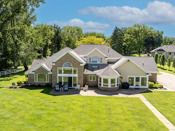 5527 S Jackson Rd, Jackson, MI 49201