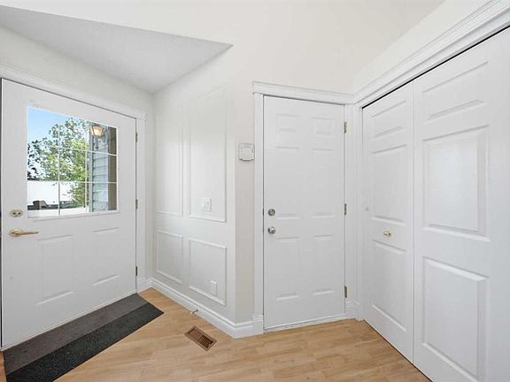 3rd image of 33 E Martin Crossing Grn NE