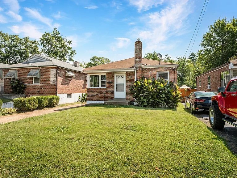 1304 Grant Dr — Photo 4
