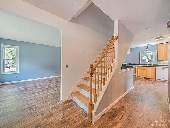 5th image of 8222 Lake Crest Dr