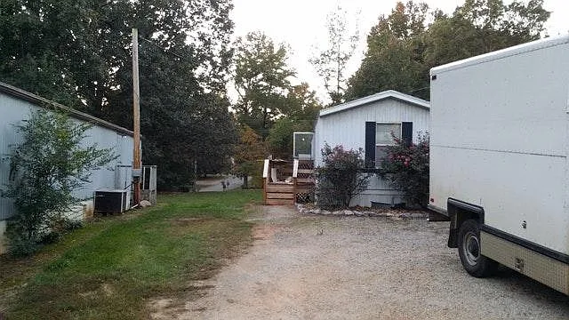 4175 Hyview Ln — Photo 3