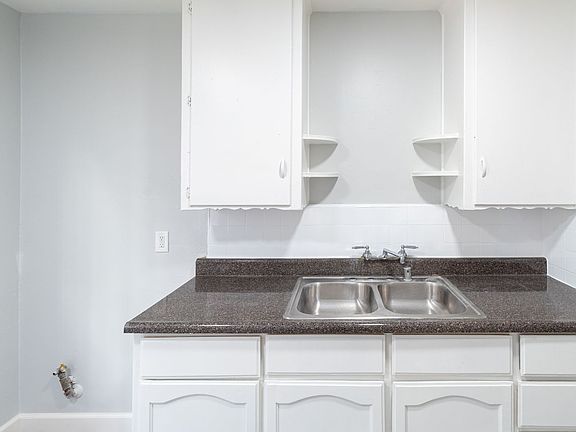 5th image of 1945 W Vernon Ave #1947