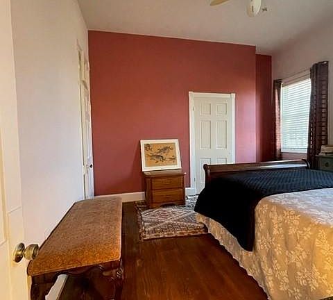 Bedroom (can remove bed for living area)