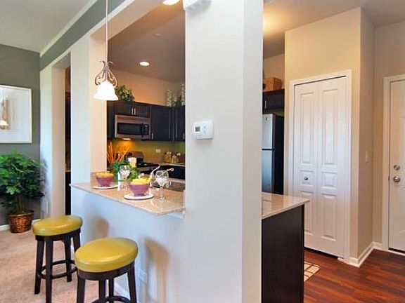 3rd image of 406 Moorfield Ave