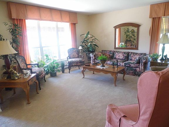 3rd image of 28 Knollwood Ct