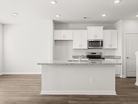 5th image of 565 Aquamarine Row