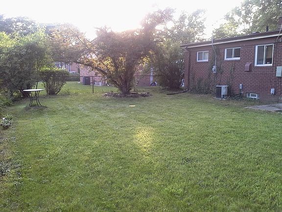 3rd image of 15021 Leslie Ave