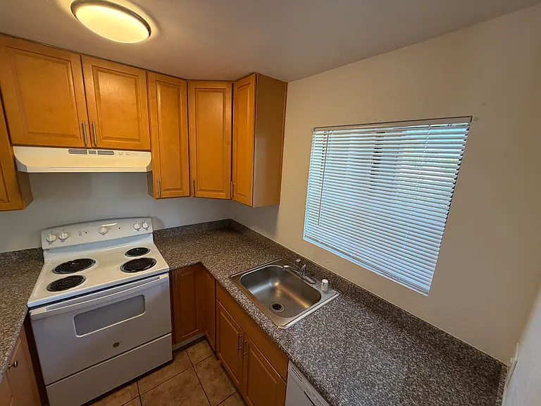 1845 Robin Ln #0 — Photo 4