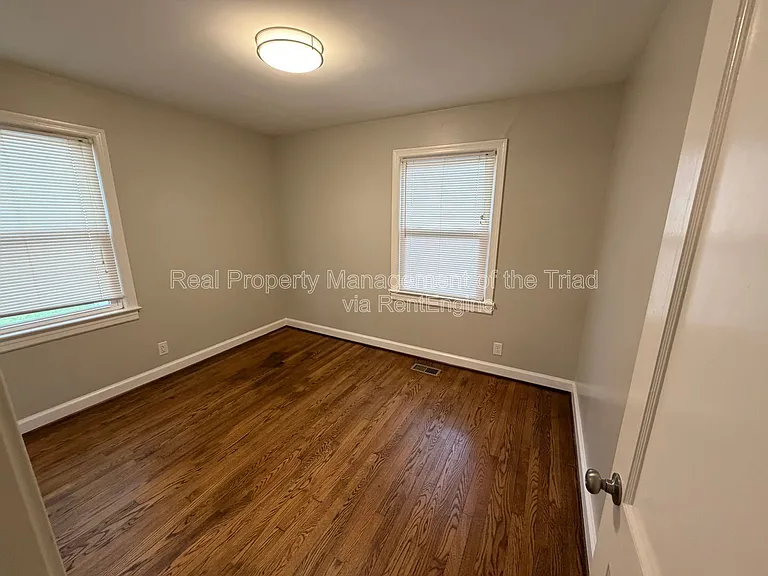 2331 W Cornwallis Dr — Photo 10