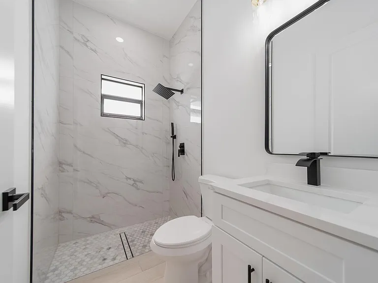 541 Ladd St — Photo 17