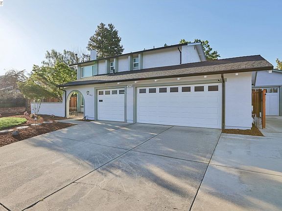 3rd image of 2633 Regent Rd