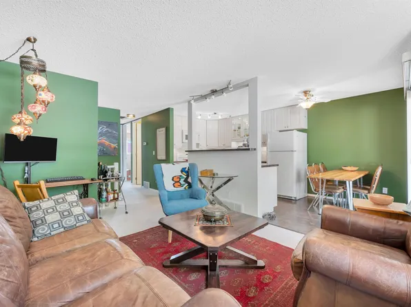 10678 Beaumaris Rd NW, Edmonton, AB T5X 3N4