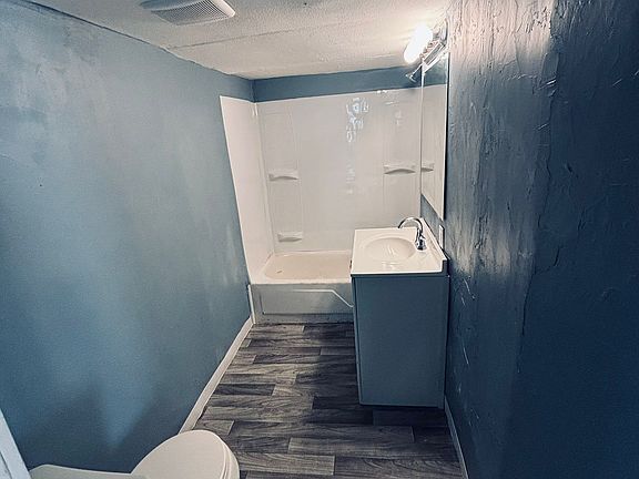 3rd image of 1004 East Ave #1