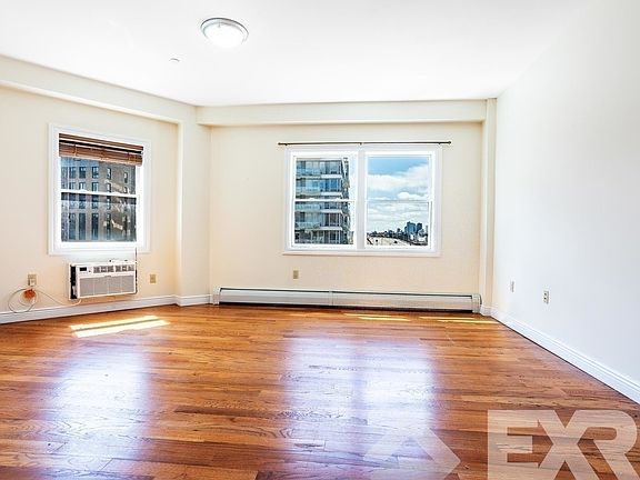 2nd image of 1201 Jackson Ave APT 4F
