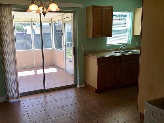 4th image of 3018 Englewood Dr