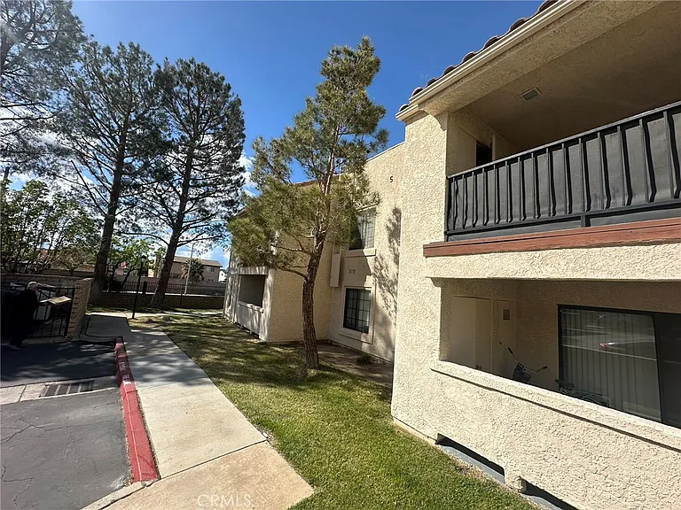 2554 Olive Dr #34 — Photo 25