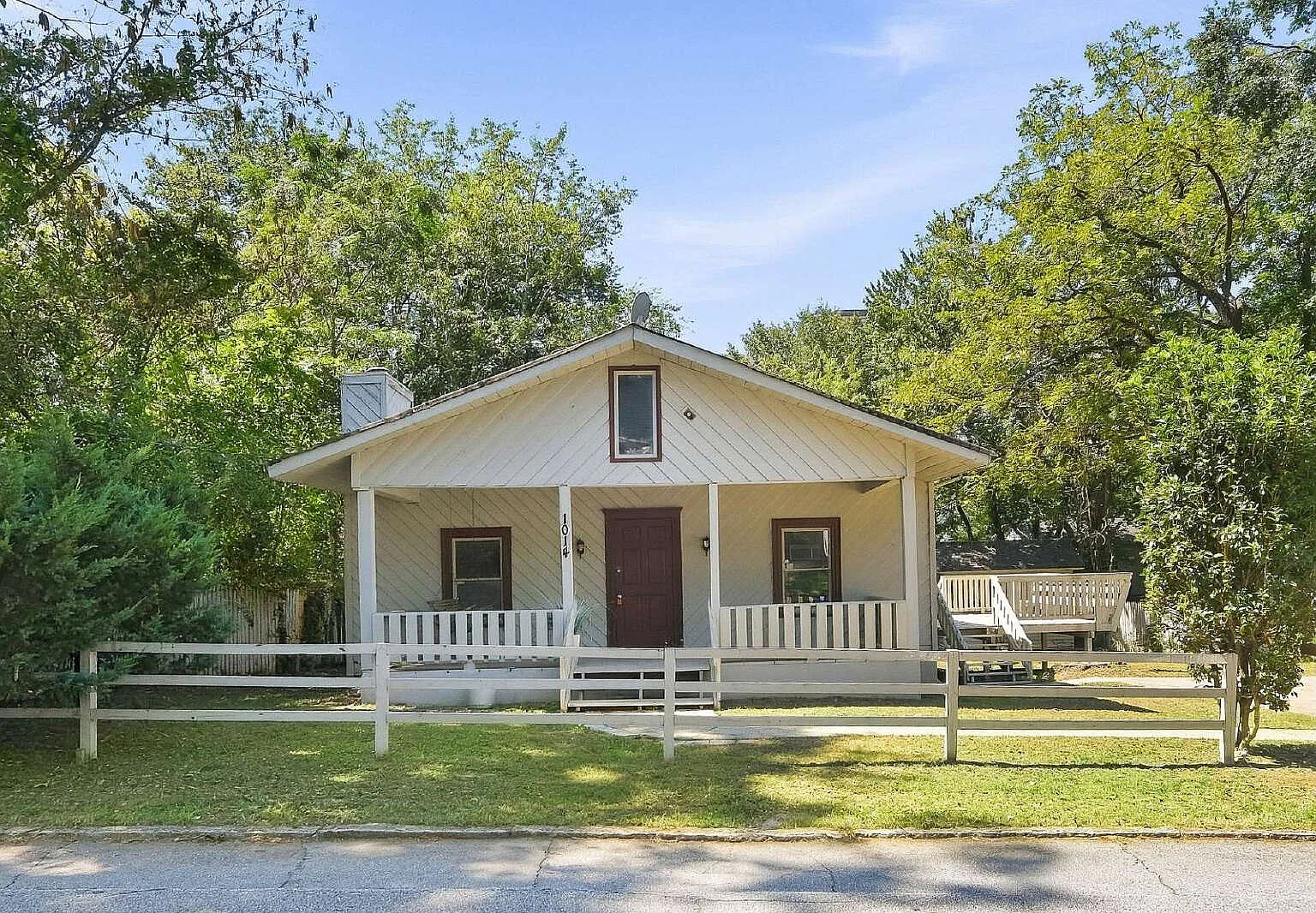 1 bed, 1.0 bath, $1,100 — Photo 1