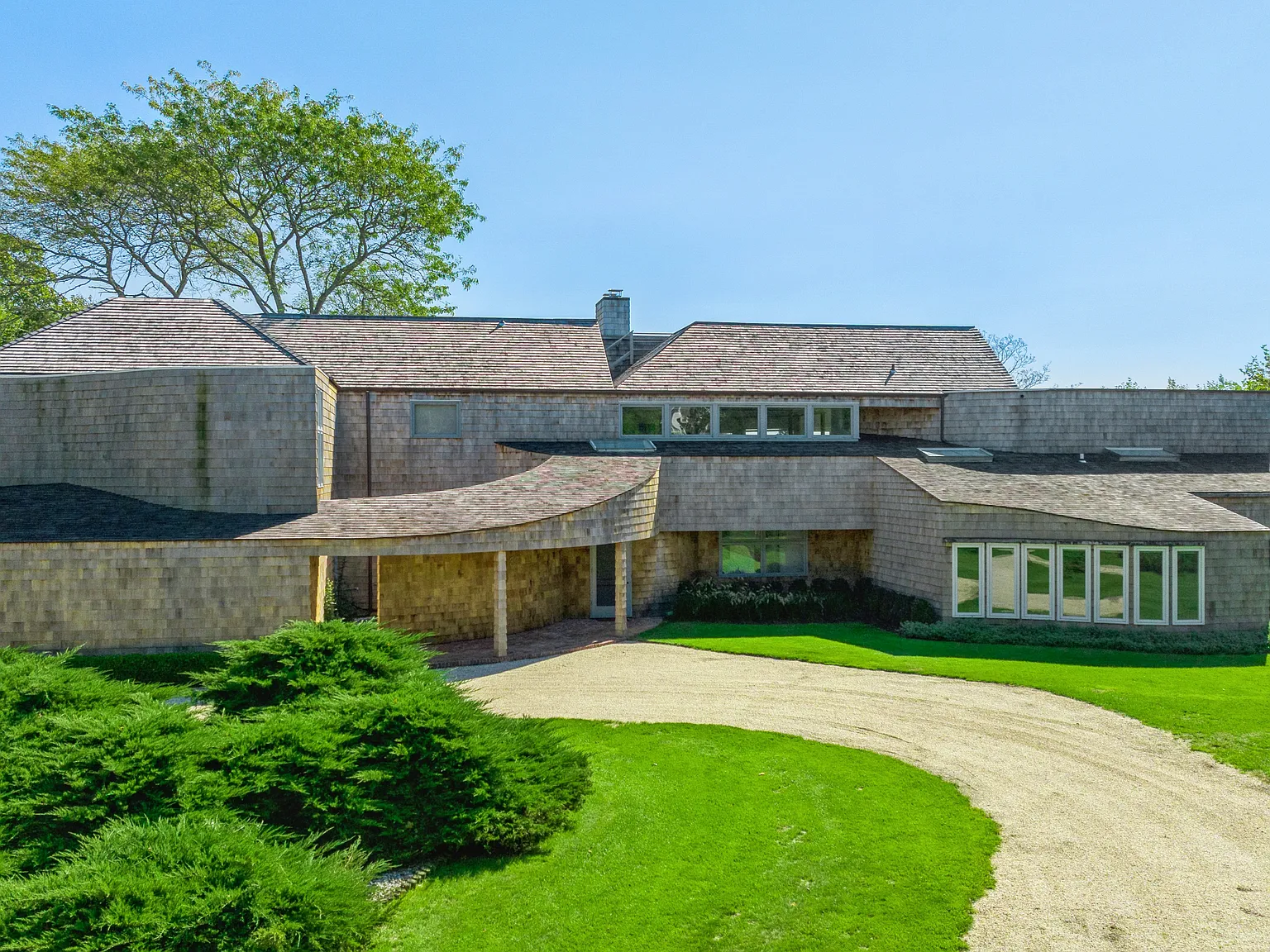 Ocean Breezes and Ocean Views - Mid-Century Modern on Hook Pond — Photo 2