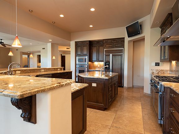 Center Island w/ Prep Sink