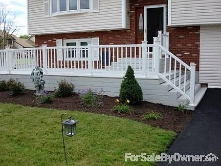 Side view and corner lot