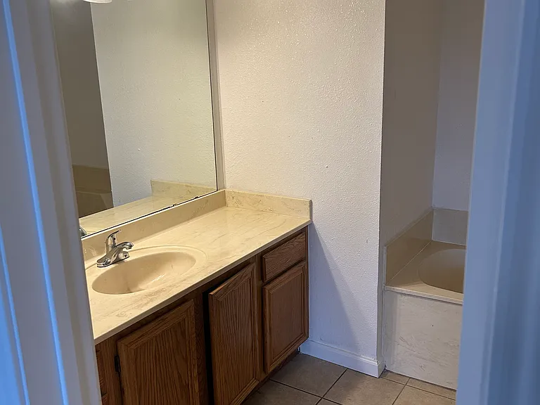 801 Summit Dr — Photo 4