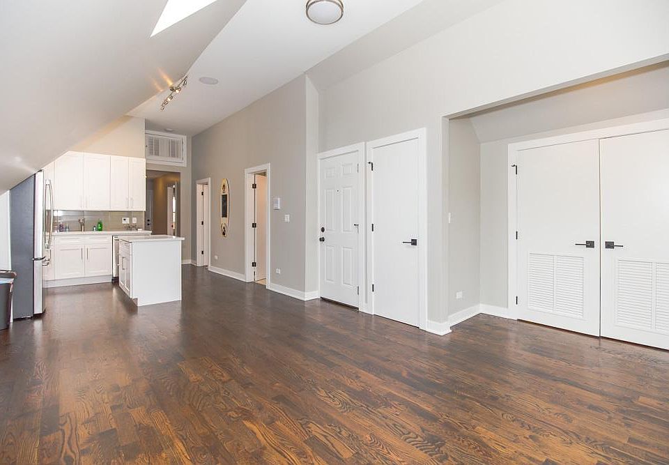 1st image of 1061 W Cornelia Ave APT 3F