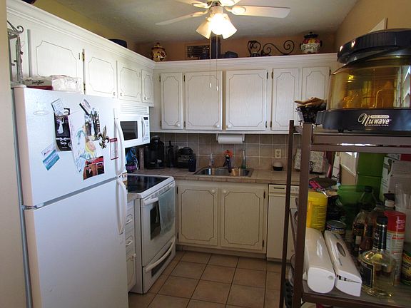 4th image of 304 Newport Dr #T