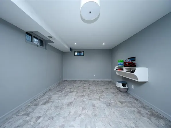 969 Armstrong Avenue image 31 of 34