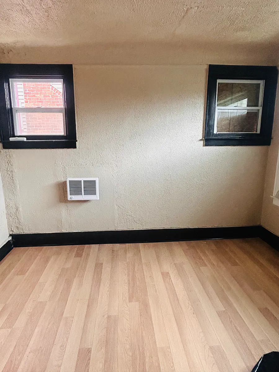 Building Photo - 16853 Log Cabin St #1