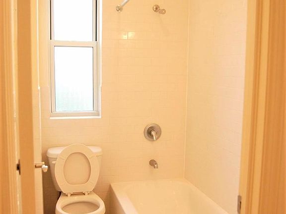 5th image of 247 Wadsworth Ave APT 3O