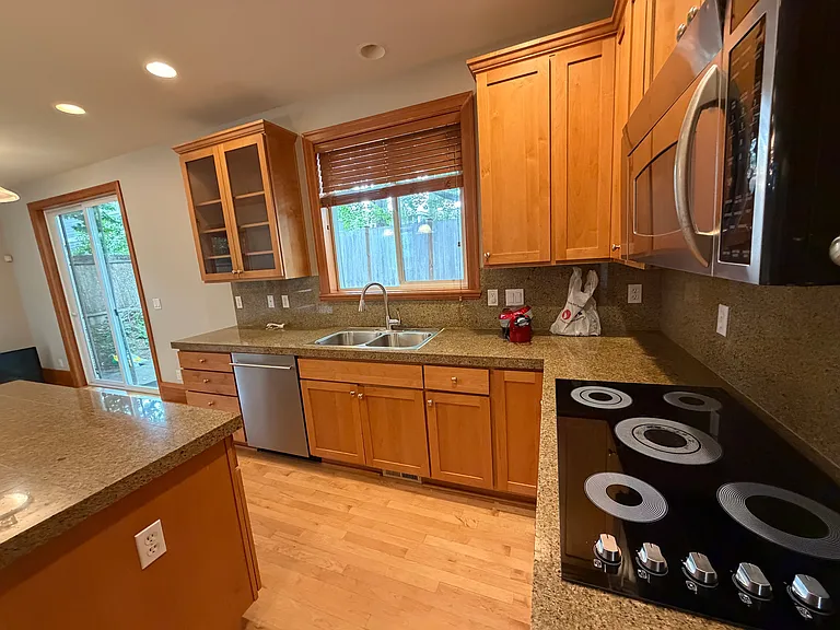 2520 Camas Ave NE — Photo 15