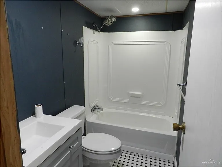 1718 E Juarez Ave NE — Photo 23