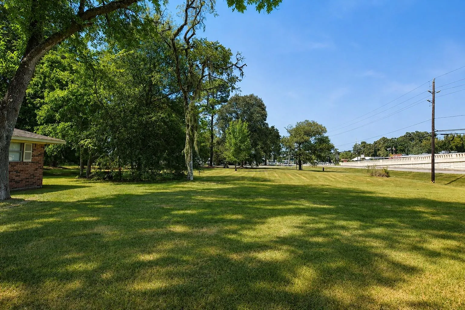 3 bed, 2.5 bath, 1969 sqft, $1,900 — Photo 4
