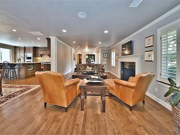 3rd image of 1801 Dorchester Pl