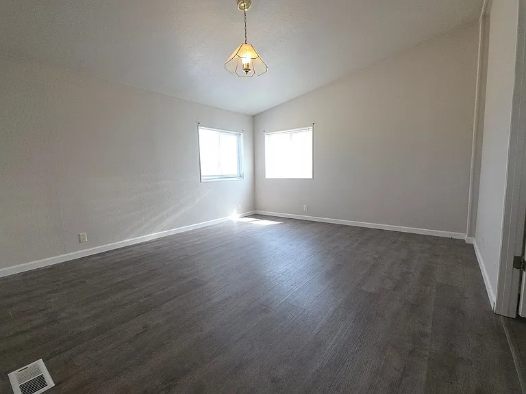 3545 Graham Ave — Photo 20