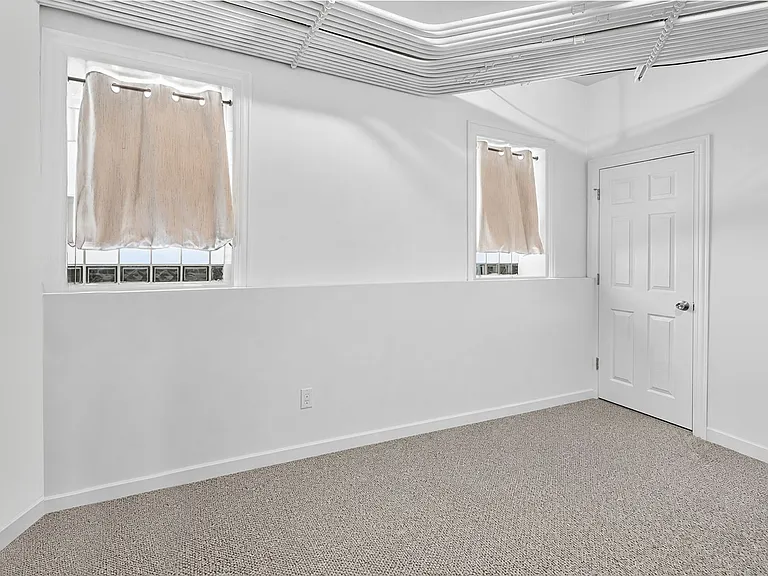 6565 N. Lakewood Renovated Rogers Park Apartments — Photo 30