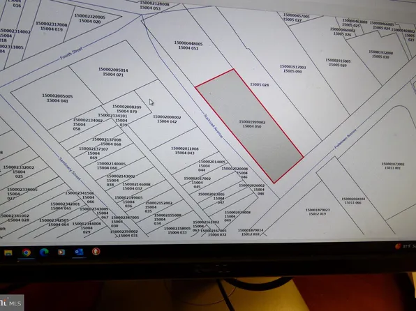 407 Railroad Ave, Pennsburg, PA 18073