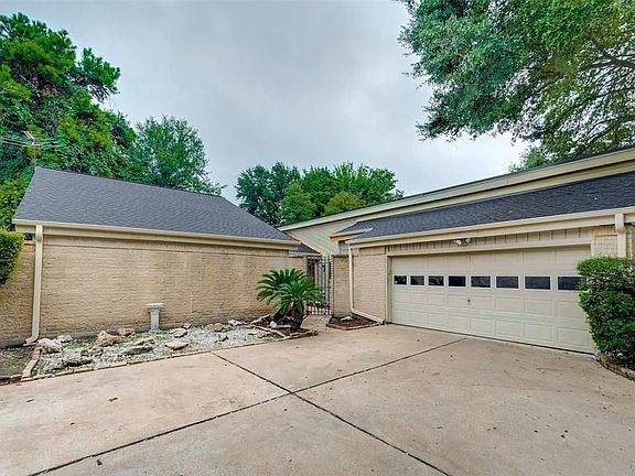 4th image of 6030 Gallant Forest Dr