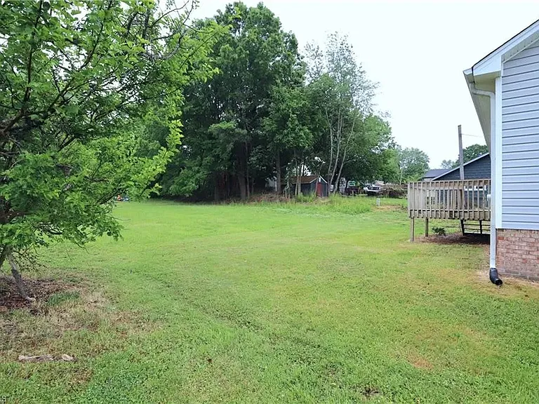 1324 Whitsett St — Photo 22