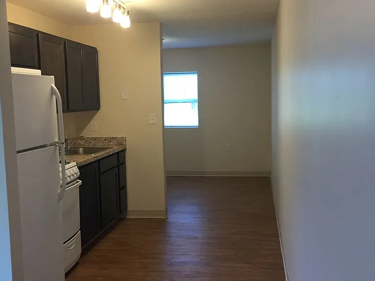 817 W High St — Photo 7