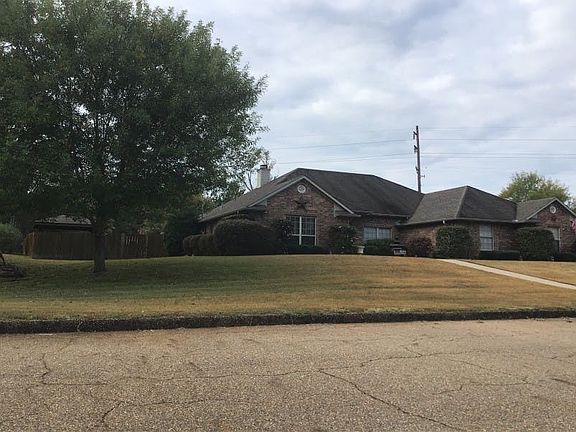 3rd image of 801 Briar Cove Ln