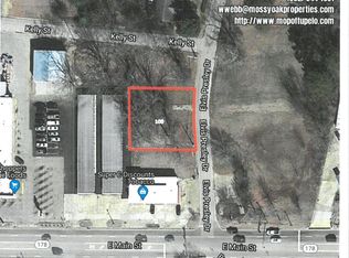 1827 Elvis Presley Dr, Tupelo, MS 38804
