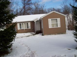 2243 Whippoorwill Dr, Tobyhanna, PA 18466