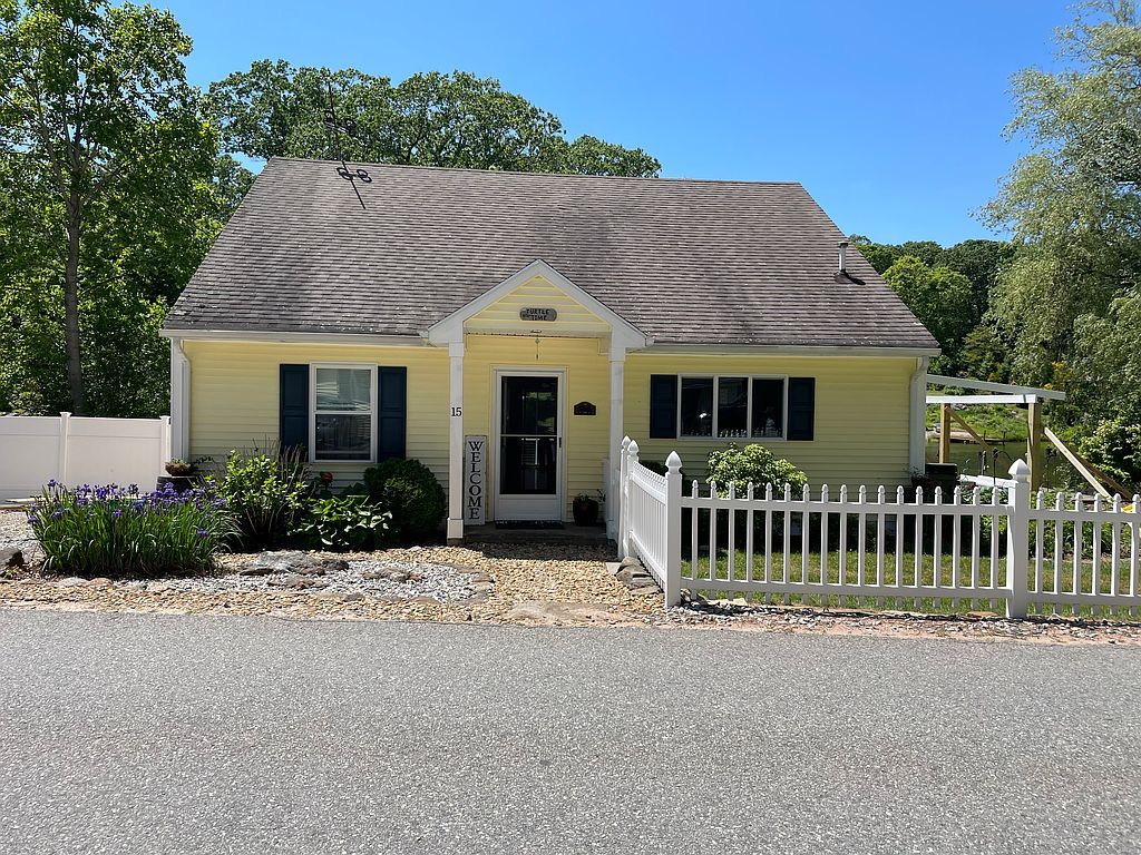 15 E Shore Dr - Property Image