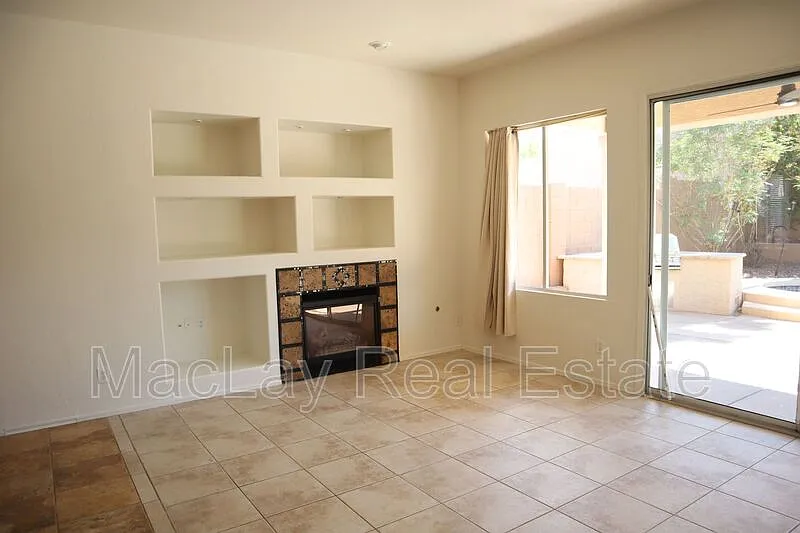4 bed, 2.0 bath, 2280 sqft, $2,900 — Photo 3