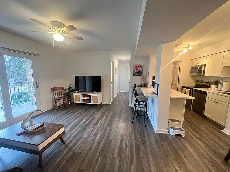 1129 W Main St — Photo 8